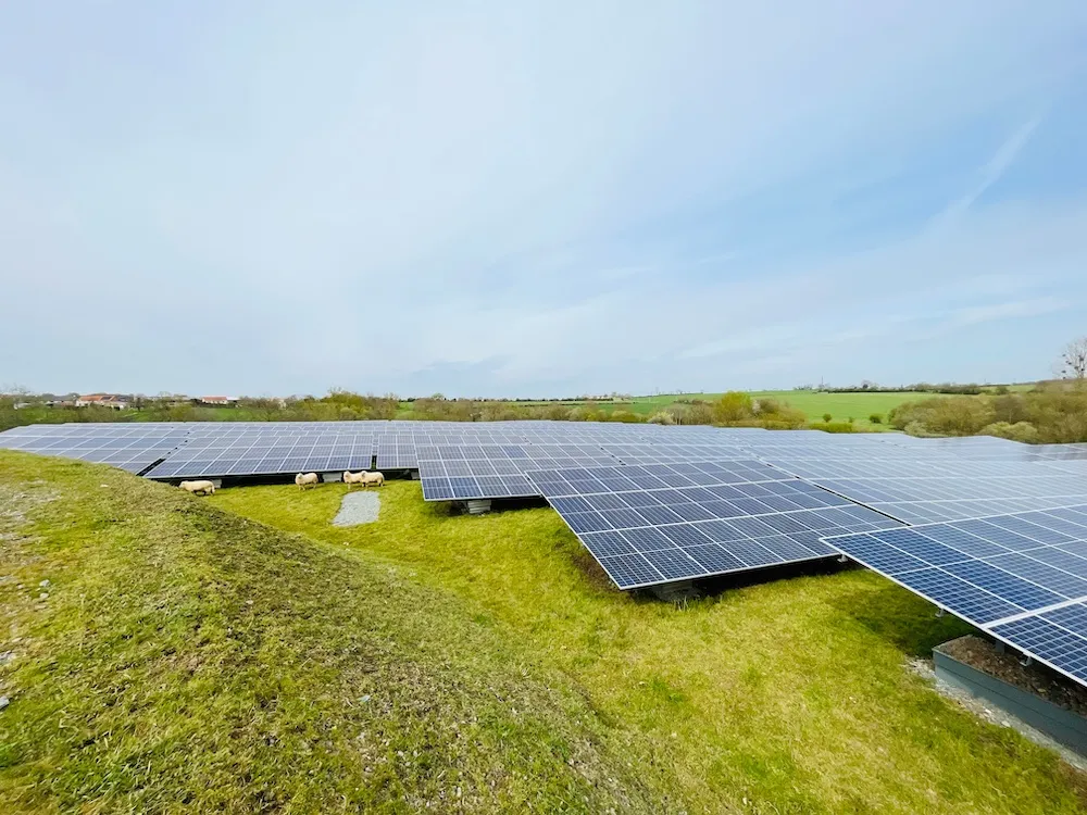 پروژه نیروگاه خورشیدی کوچک مقیاس؛ راهنمای کامل اجرای سیستم‌های ۵ تا ۲۰ کیلووات