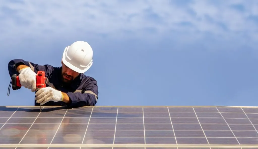 پنل خورشیدی مناسب استفاده طولانی مدت؛ انتخابی برای سال ها کارکرد پایدار